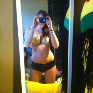 Pique-nique nu au soleil, ça te dit ? Salima - rencontre-Naturiste-Créteil