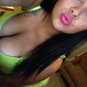 Dimanche ennuyeux, envie de pimenter ma journée Salima - rencontre-MILF-Villeurbanne
